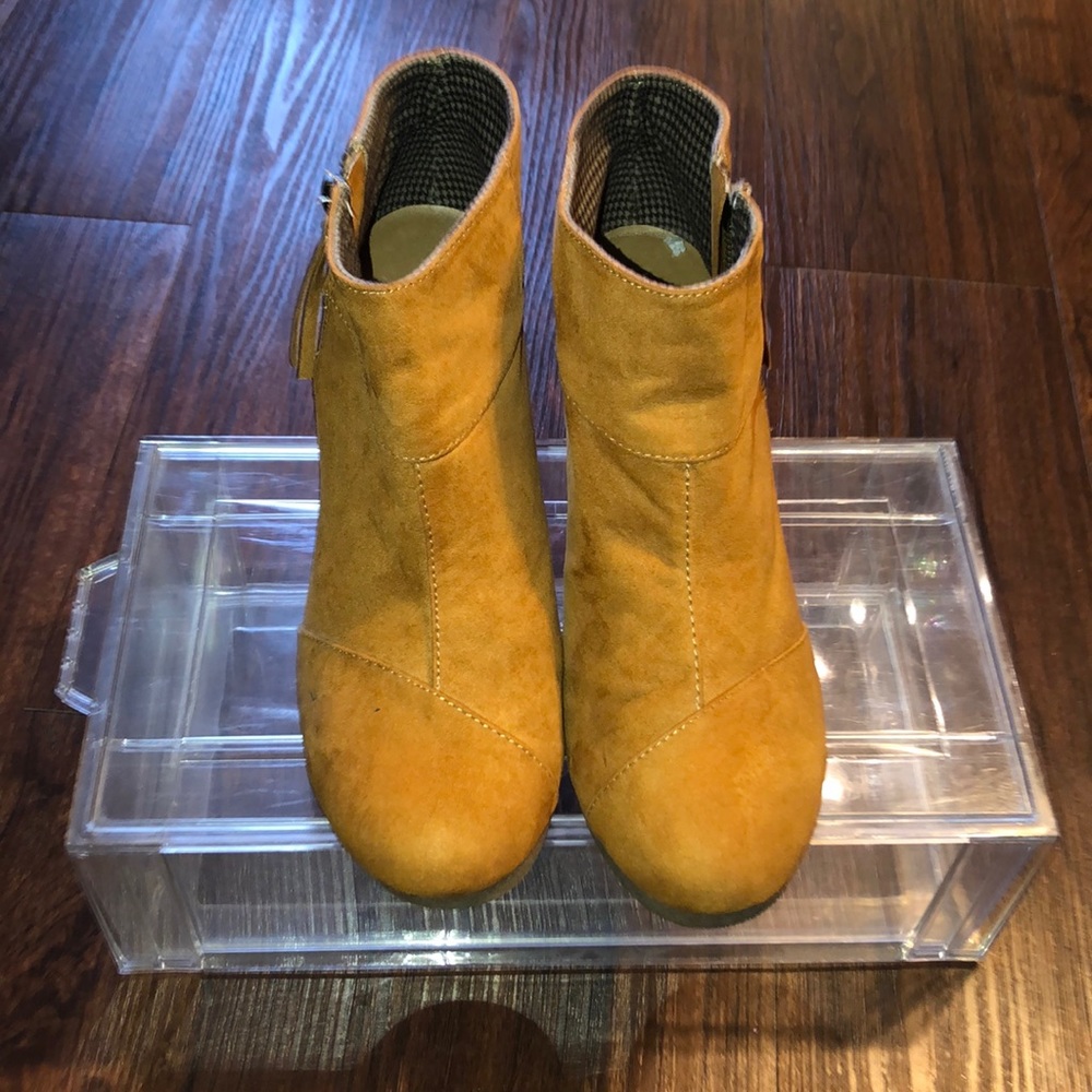 Boots - Picture 2 of 4
